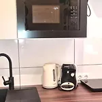 Citystay Karl-marx-str I Cozy With Terrace * Berlin